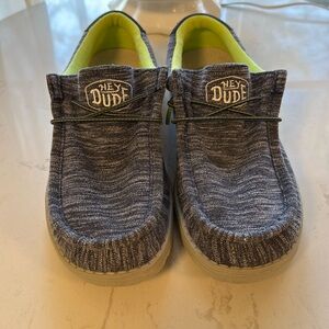 Boys Hey Dudes Sz Y5 in great used condition.